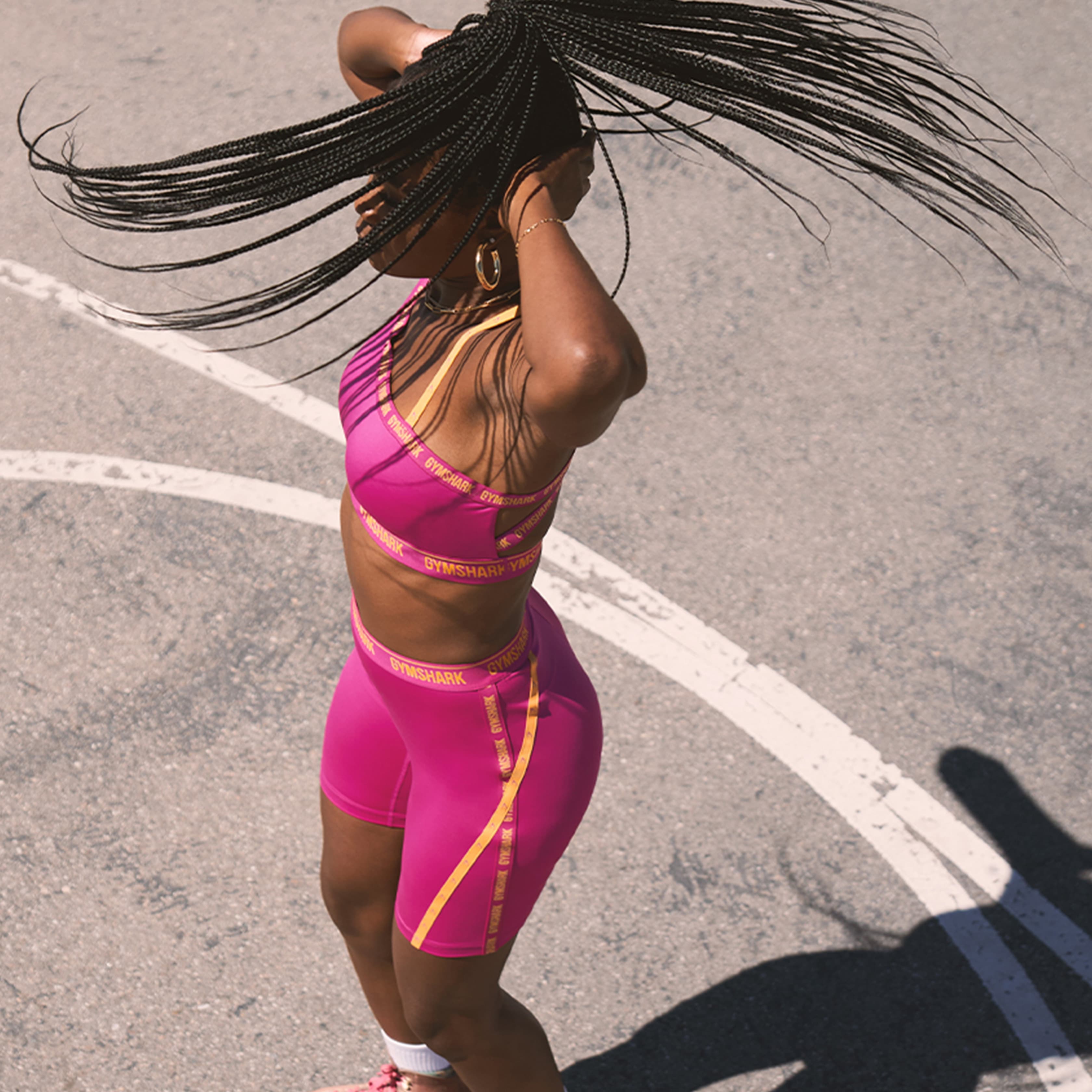 Een iconische naam voor een iconische sport: leer hoe je kunt spinnen, dippen en voguen met het iconische House of Miyake-Mugler